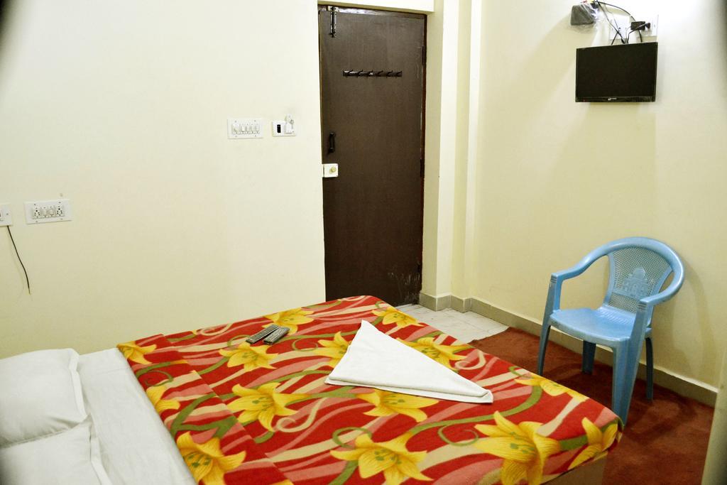 Galaxy Comforts Hotel Мисор Екстериор снимка