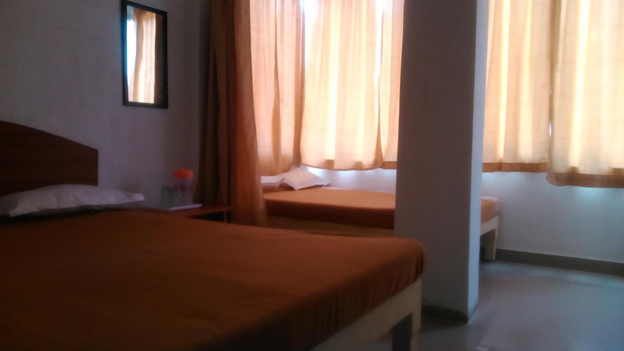 Galaxy Comforts Hotel Мисор Екстериор снимка